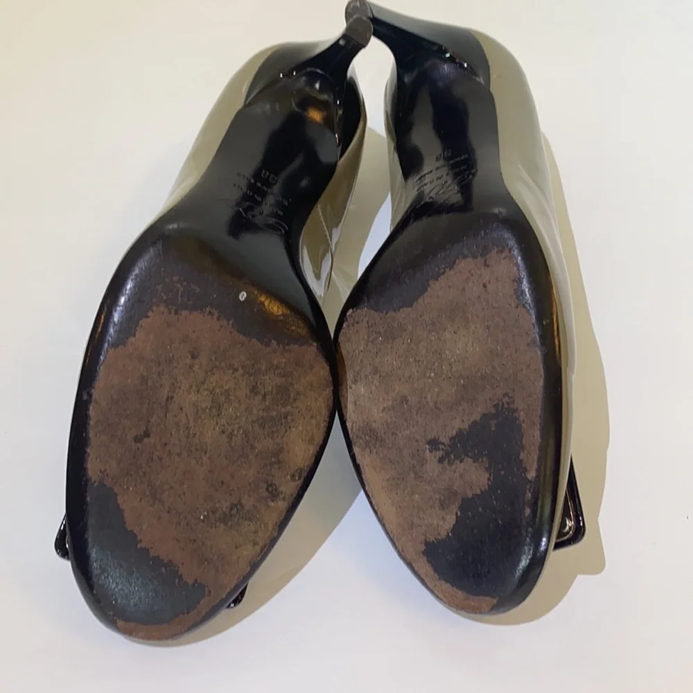 Roger Vivier Paris Round Buckle Toe Heels - Picture 6 of 8